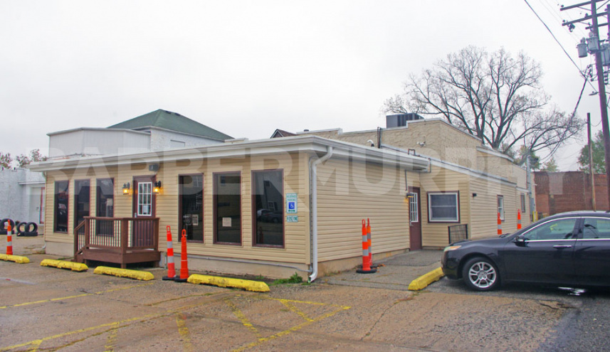 Exterior Image of The Horseshoe Restaurant for Sale on St. Louis Rd., Collinsville, IL