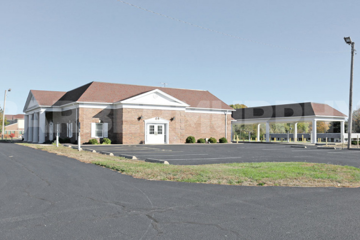 Exterior Image of Office, Retail Building for Lease on Bunkum Rd next to Fairview Heights Municipal Complex
