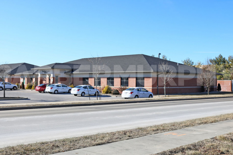 Exterior image of medical office building with 7,000 SF for Lease