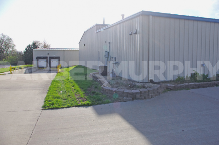Exterior Image of 24,000 SF Warehouse for Sale on Fountain Place in Mt. Vernon, Illinois