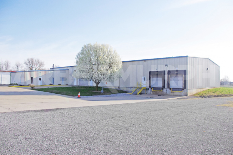 Exterior Image of 24,000 SF Warehouse for Sale on Fountain Place in Mt. Vernon, Illinois
