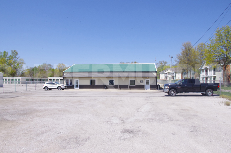 Exterior Image of Industrial Office Space for Lease at 411 Broadway Ave., South Roxana, Illinois, 62087