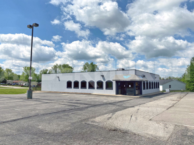 Exterior Image of Office, Retail Building for Sale off IL Route 3 in Waterloo, Illinois