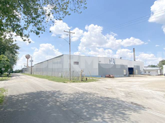 Exterior Image of Warehouse on Schram Ave in Hillsboro, Illinois
