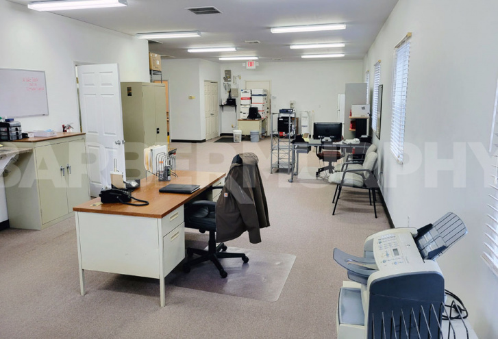 Interior Image of Office Building for Sale at 1604 Pontoon Rd., Granite City, Illinois 62206