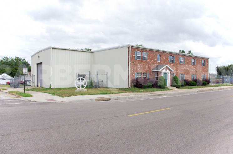 Exterior Image of Office, Warehouse for Sale on State Street, Madison, IL