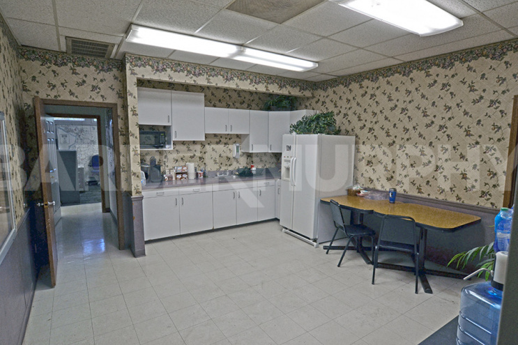 Interior: Kitchenette
