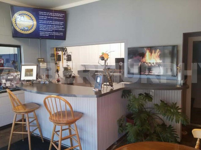 Service Desk with waiting room 