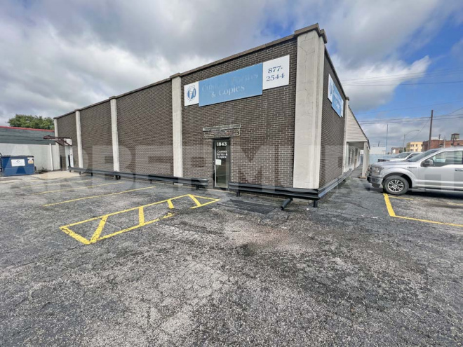 Exterior of 7,900 SF Office/Warehouse Building: 1843 Madison Ave, Granite City, Il 62040