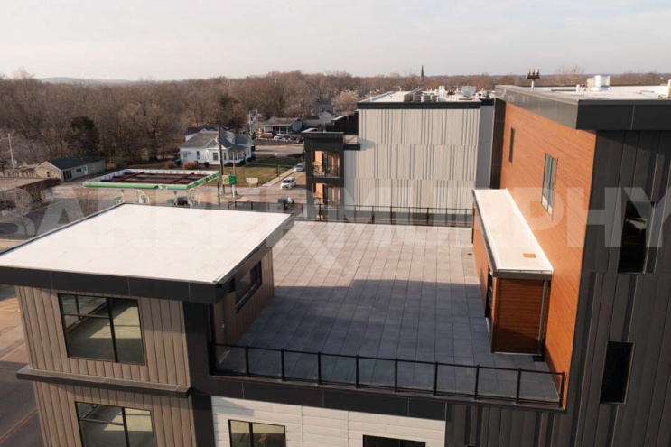 Rooftop bar restaurant exterior image
