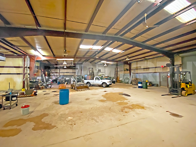 interior warehouse for 1247 Belgrove Dr. St. Louis, MO 63137