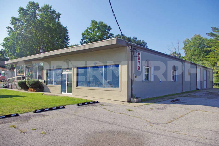 Exterior Image of Retail Office/Warehouse for Lease, IL Route 161, Sherman St, Belleville