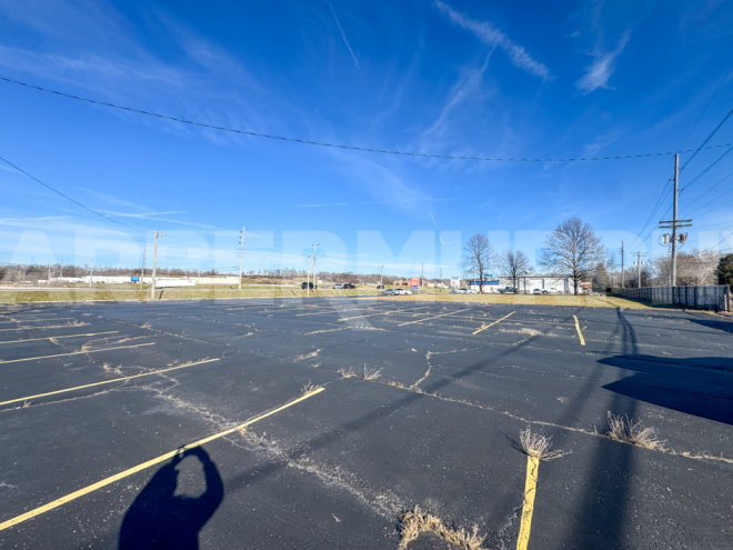 Parking Lot Photo of 1702 Vaughn Road, Wood River, IL 62095