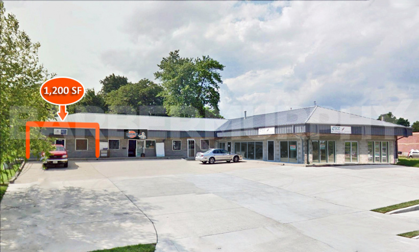 Exterior Image of Retail Center for 1,200 SF Office/Retail Space for Lease in Crown Plaza, 607 Vandalia Street - IL Route 159 - Crown Plaza