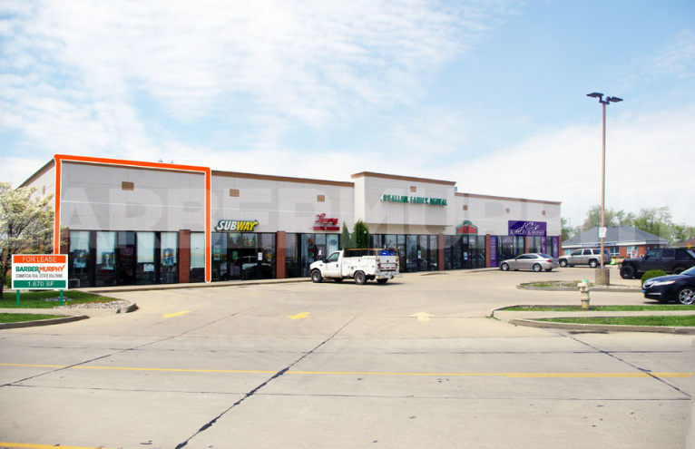 Exterior Image of 1,670 SF End Cap Space for Lease in Regency Park Plaza, OFallon, IL