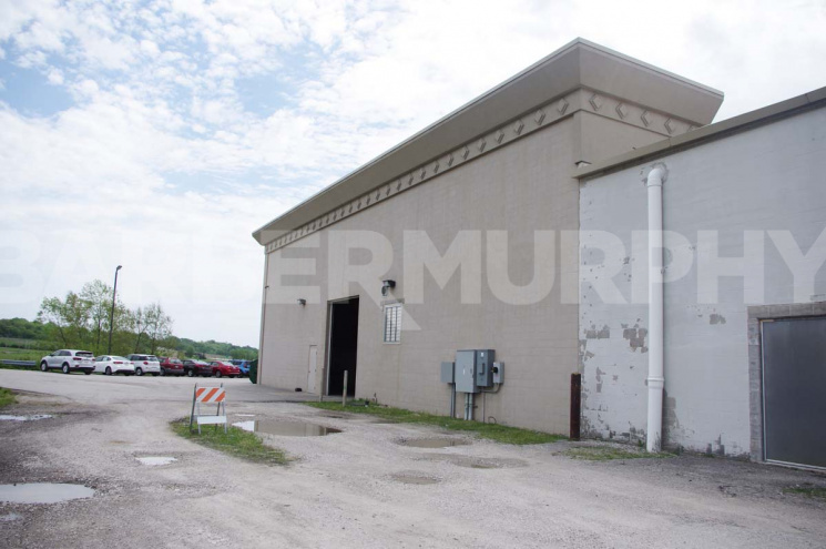 Exterior Image of Building for 2 Office/Warehouse Spaces for Lease in Wood River, 1901 East Edwardsville Rd, Wood River, Illinois 62095
